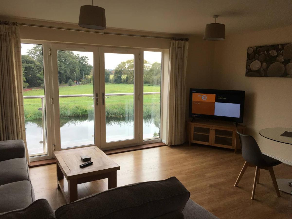 Penthouse Apartment On The River - 65 Skipper Way 圣尼奥特 外观 照片